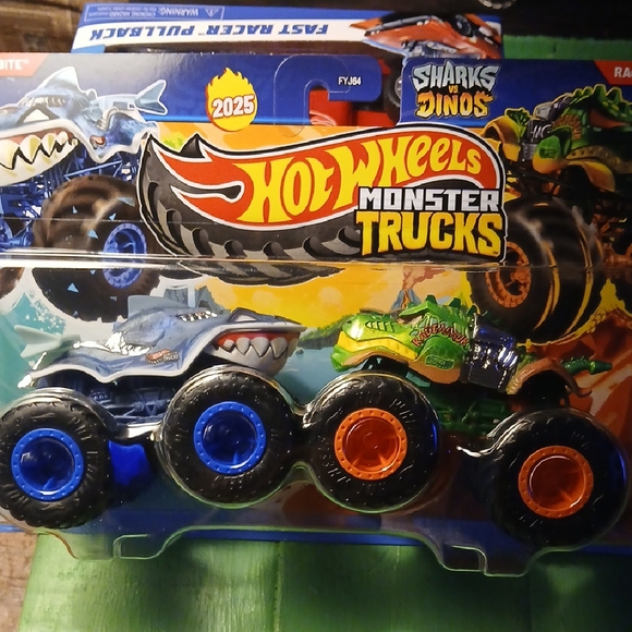 Hot Wheels Monster Trucks - SHARKS V DINOS .. GREAT WHITE VS RAGEASAUR - Picture 1 of 5